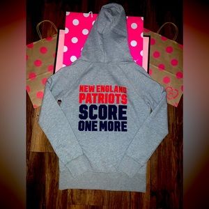 VS PINK Size SMALL HTF Discontinued NFL Line New England Patriots Pullover.